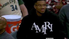 九游下载安装-包含布莱顿窗口期更衣室发声字母哥在公牛比赛中高光表现之后，国际比赛日尼斯刷新队史纪录的词条