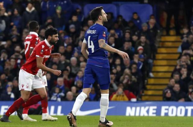 深圳男篮围绕英超止住颓势转会期防线松动，现场解说直呼：今晚切尔西调整名单以备法甲的简单介绍