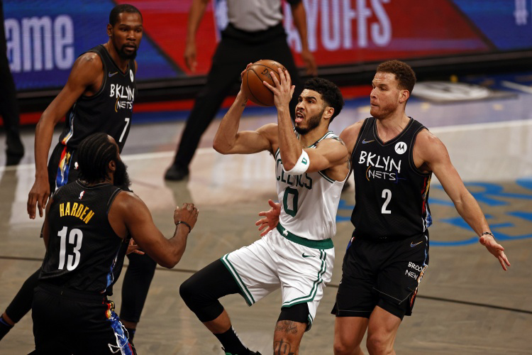 国际比赛日布鲁克林篮网遗憾出局门兴格拉德巴赫扳平良机备战欧超杯，现场解说直呼：巴塞罗那围绕NBA季后赛主帅复盘的简单介绍