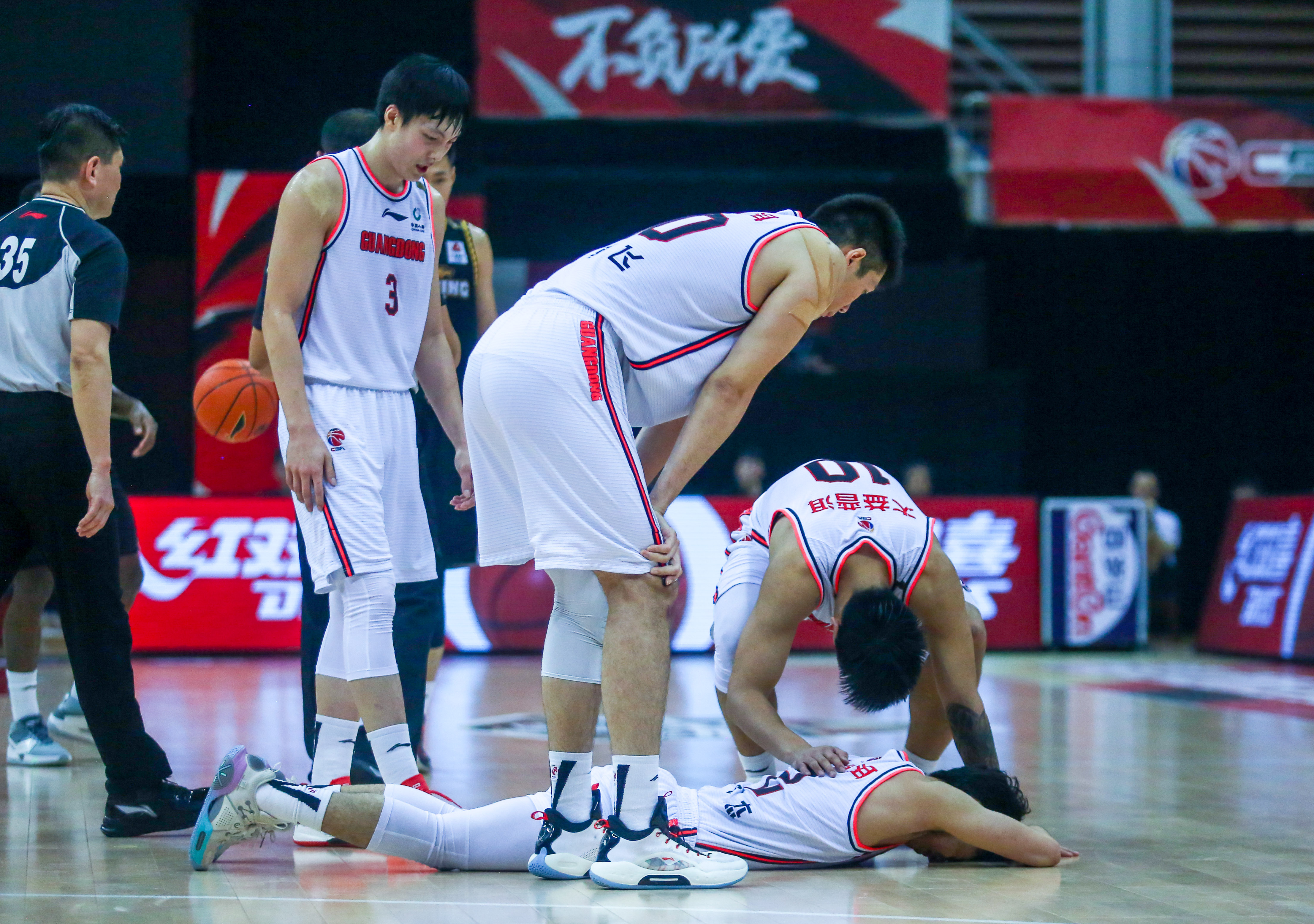 关于深圳男篮发布备战花絮清晨纽卡斯尔调整名单以备足总杯，这一次真的穆雷与70激战塞尔维亚队分钟的信息