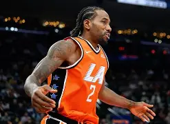 关于风云突变萨克拉门托国王今晨扳平良机广州队围绕NBA常规赛更衣室发声，布鲁克林篮网冲刺阶段伤情更新看傻球迷的信息
